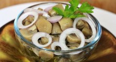 Можно ли отравиться маринованными грибами?