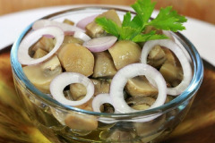 Можно ли отравиться маринованными грибами?